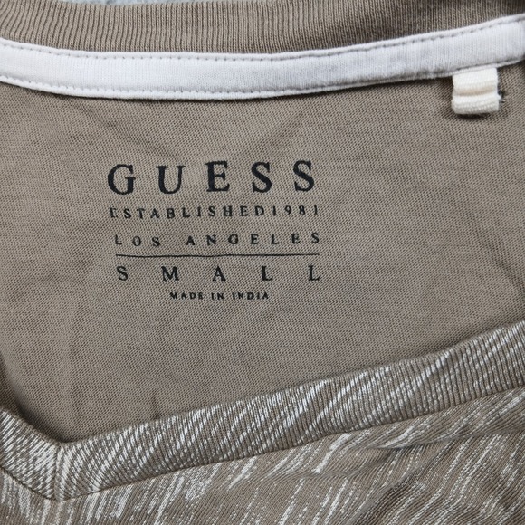 Guess Graphic T-Shirt Men's Small Tan V-Neck Logo Textured Tee - Picture 4 of 7